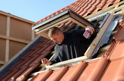 Pose de fenêtres de toit Velux à Débats-Rivière-d'Orpra